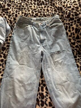 Light Wash High-Rise Relaxed Fit Jeans